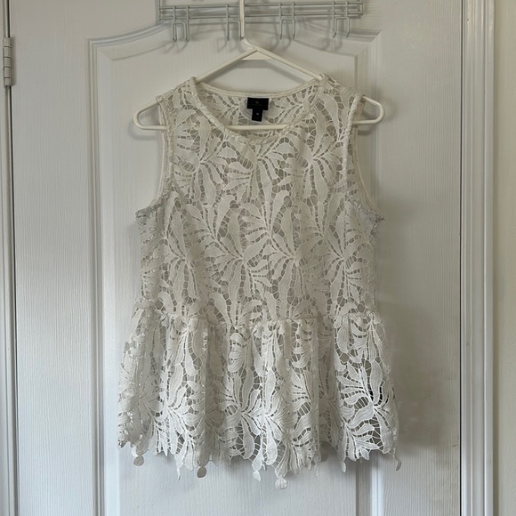 Women’s Medium White Embroidery Vest - Picture 1 of 3